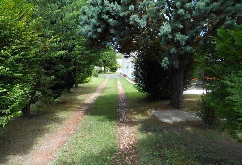 Hotelli Logis De La Garenne