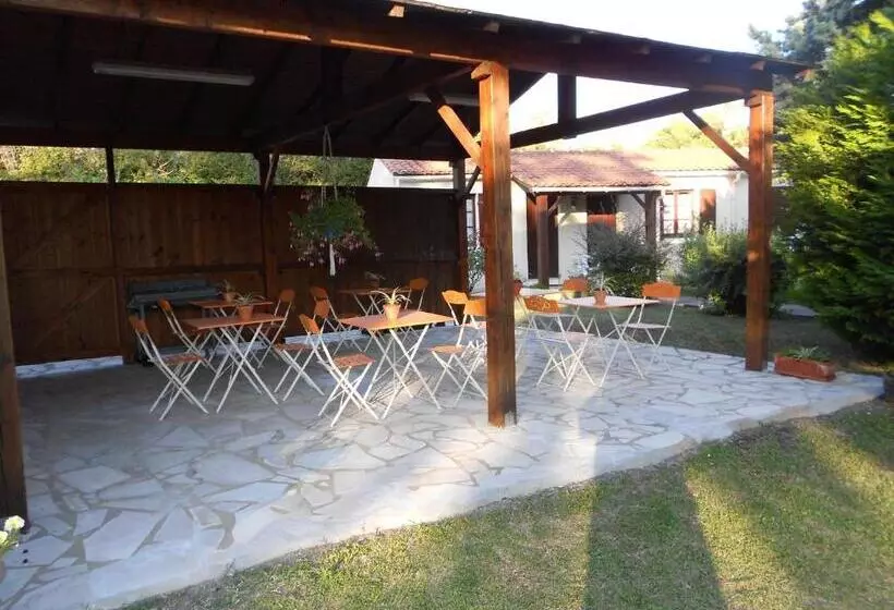 ホテル Logis De La Garenne