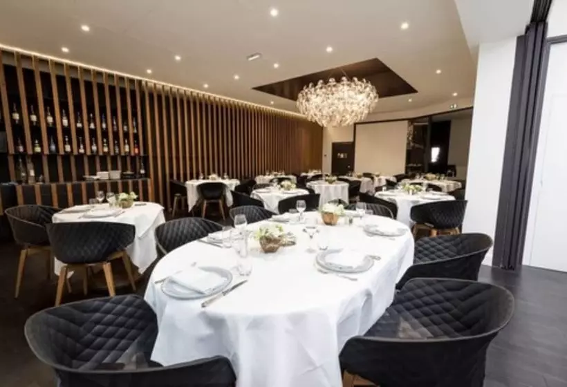 Logis Hotel Des Bourbons