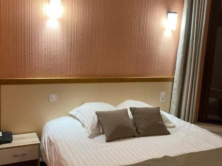 Logis Hotel Restaurant Des Voyageurs