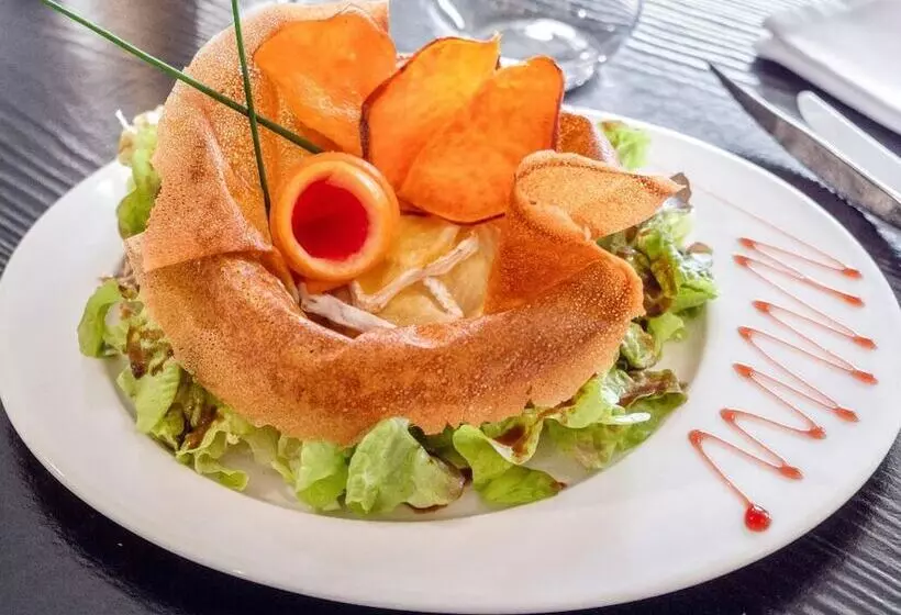 فندق Logis Hôtel Le Chene Dore