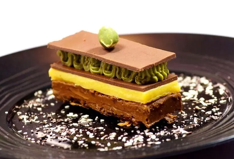 호텔 Logis Hôtel & Restaurant Le Soleil D Or