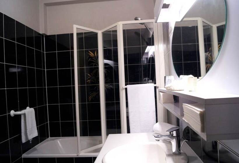 Отель Logis Hôtel & Restaurant Le Soleil D Or