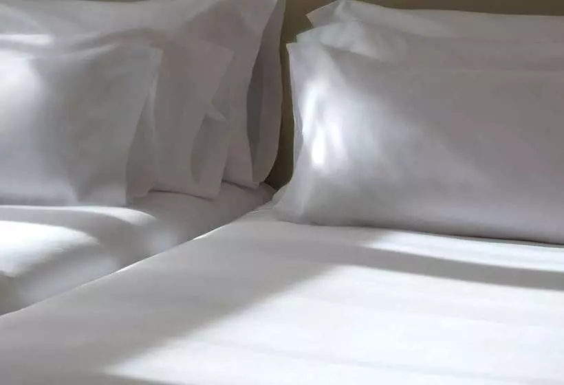 Hotel NH Montevideo Columbia