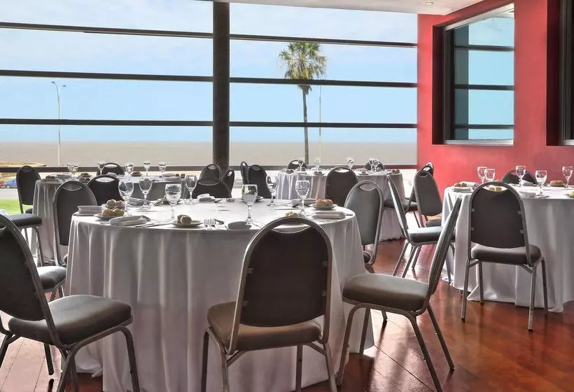 Hotel NH Montevideo Columbia