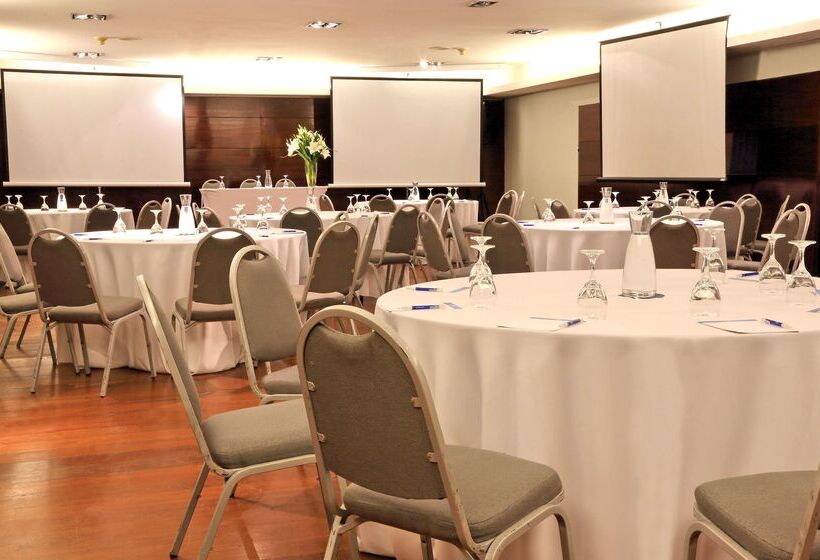 בית מלון כפרי NH Montevideo Columbia