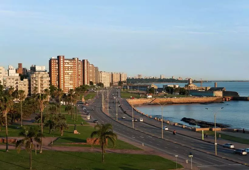 Hotel NH Montevideo Columbia