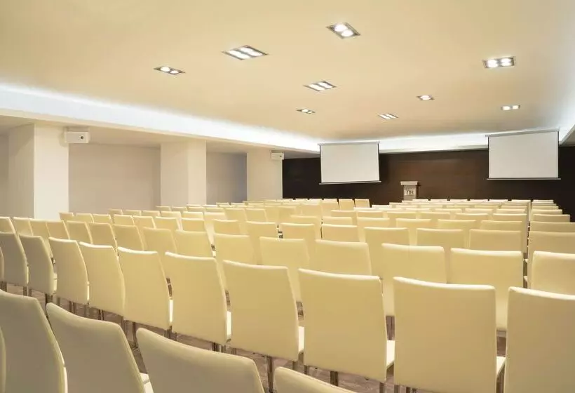 Hotel NH Montevideo Columbia