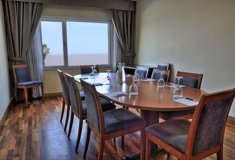 בית מלון כפרי NH Montevideo Columbia