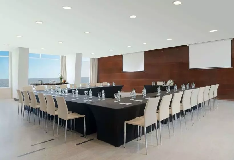 Hotel NH Montevideo Columbia