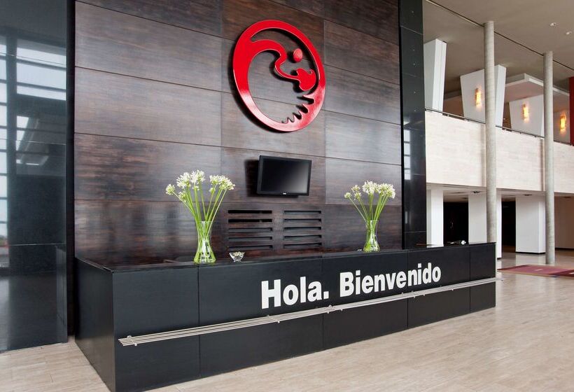 בית מלון כפרי NH Montevideo Columbia