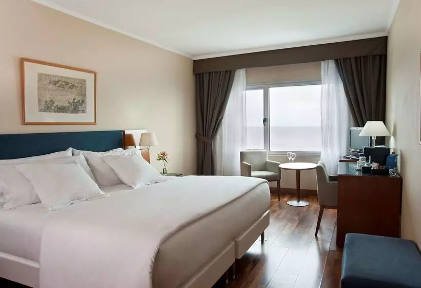 Hotel NH Montevideo Columbia