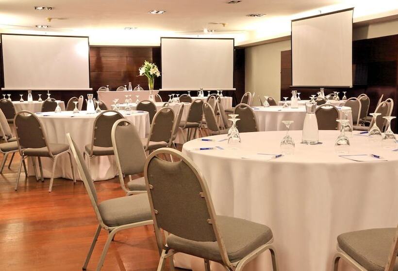 בית מלון כפרי NH Montevideo Columbia