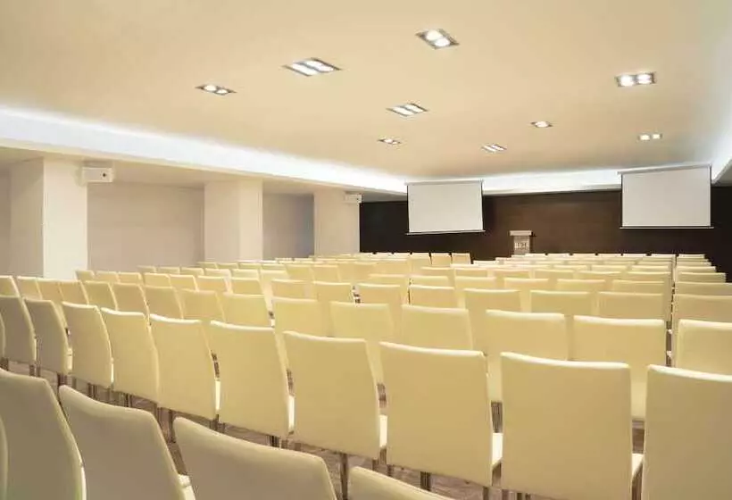 Hotel NH Montevideo Columbia