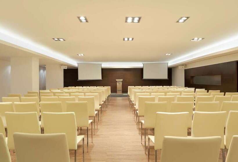 בית מלון כפרי NH Montevideo Columbia