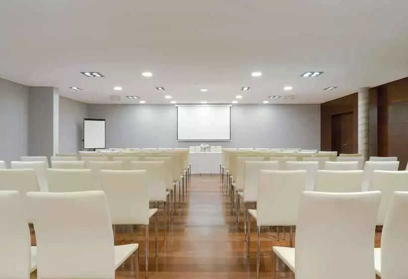 Hotel NH Montevideo Columbia