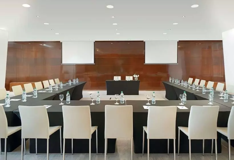 Hotel NH Montevideo Columbia