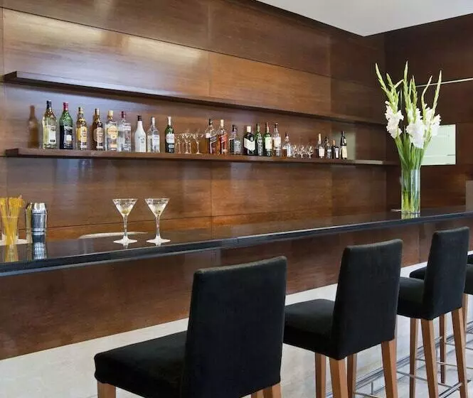 Hotel NH Montevideo Columbia