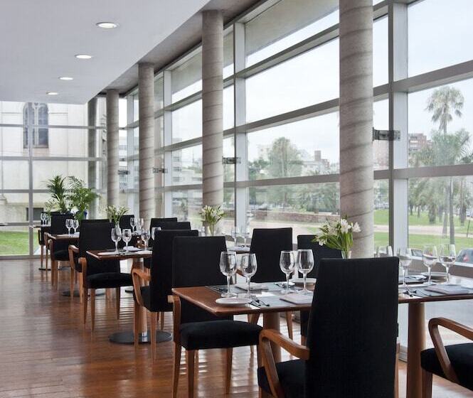 בית מלון כפרי NH Montevideo Columbia