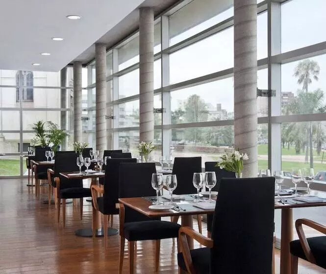 Hotel NH Montevideo Columbia