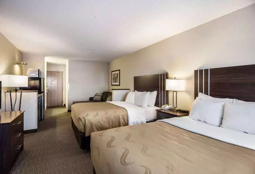 호텔 Quality Inn & Suites West