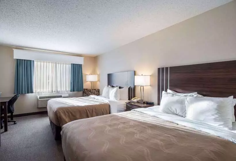 호텔 Quality Inn & Suites West