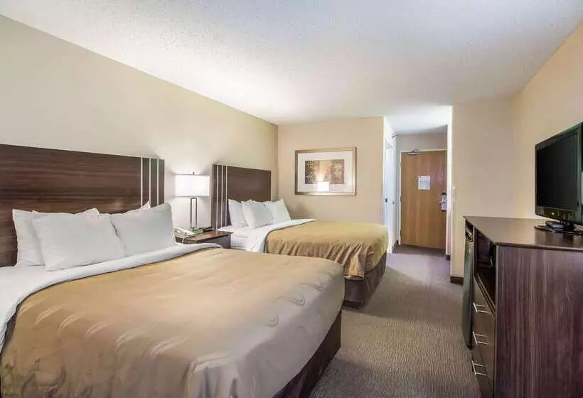 호텔 Quality Inn & Suites West
