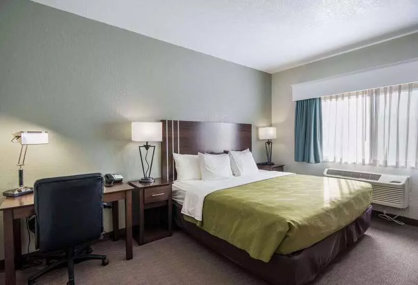 호텔 Quality Inn & Suites West