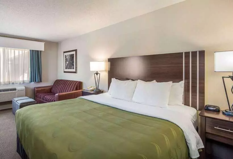 호텔 Quality Inn & Suites West