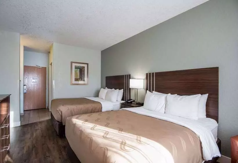 호텔 Quality Inn & Suites West