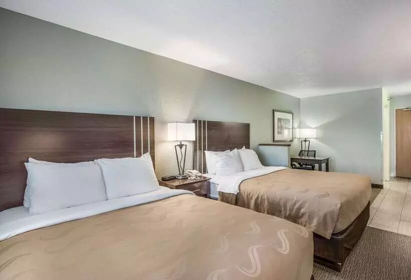 호텔 Quality Inn & Suites West