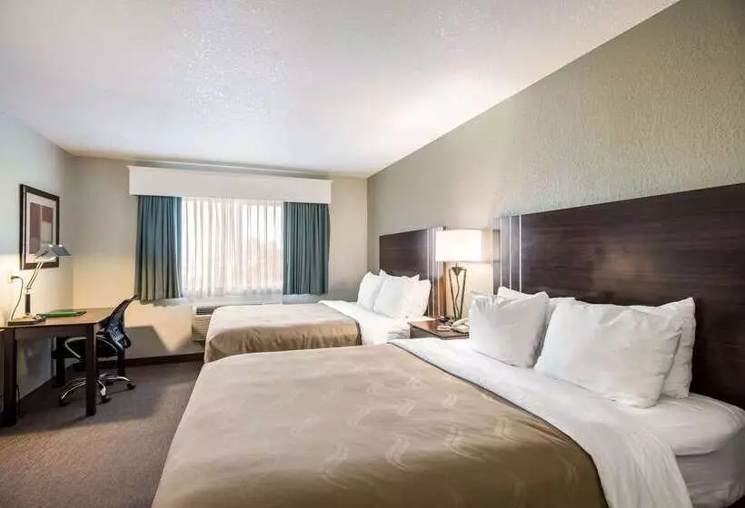 호텔 Quality Inn & Suites West