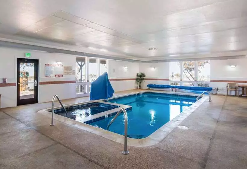 호텔 Quality Inn & Suites West