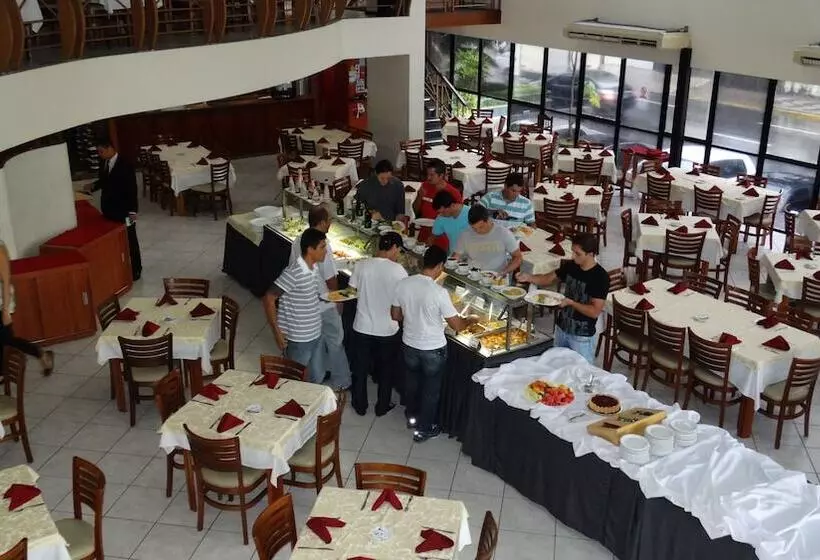 Отель Rede Andrade Onda Mar