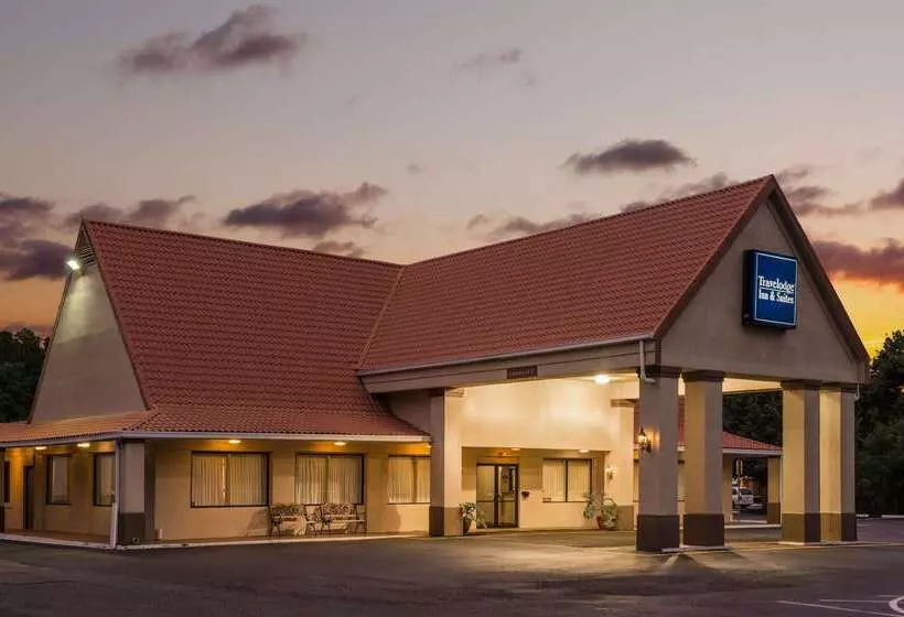 Отель Developer Inn & Suites Airport Jax, A Baymont By Wyndham