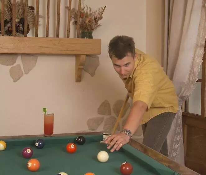 اقامتگاه Hôtel Les Côtes, Résidence Loisirs Et Chalets