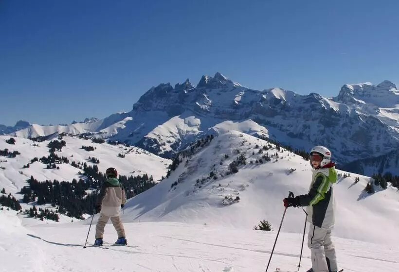 اقامتگاه Hôtel Les Côtes, Résidence Loisirs Et Chalets