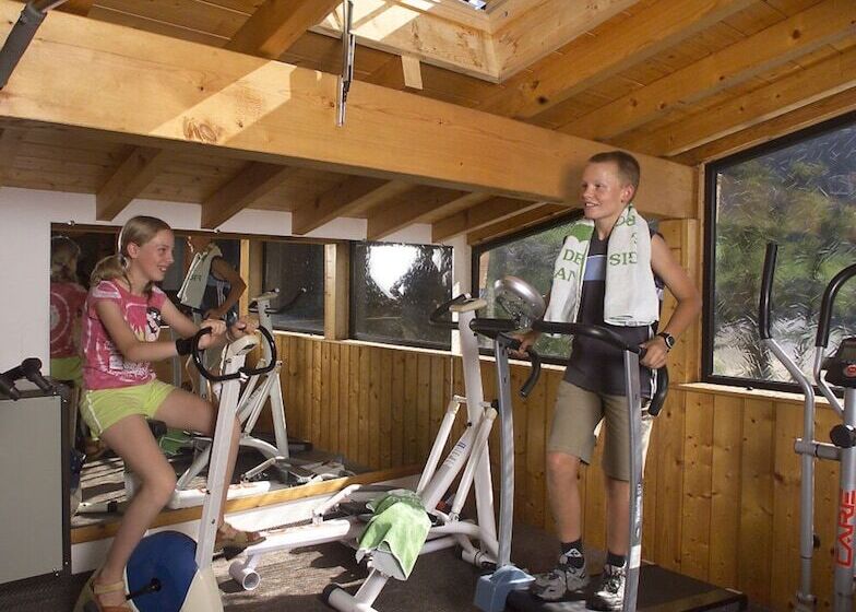 اقامتگاه Hôtel Les Côtes, Résidence Loisirs Et Chalets