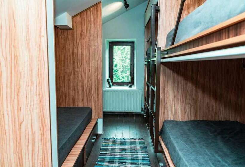 Elbrus Hiloft Hostel