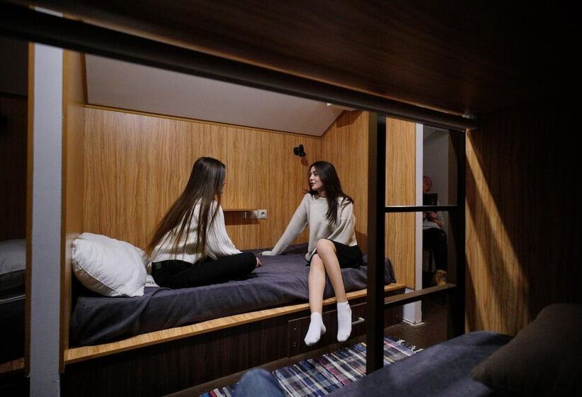 Elbrus Hiloft Hostel