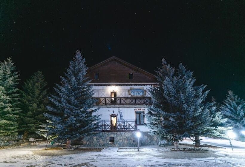 Elbrus Hiloft Hostel