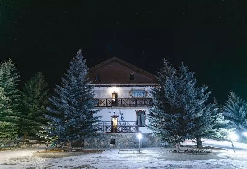 Elbrus Hiloft Hostel