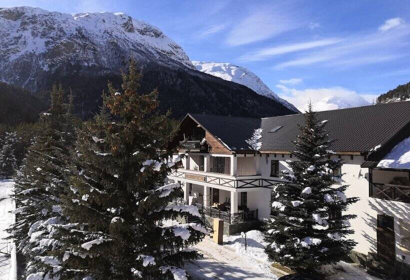 Elbrus Hiloft Hostel