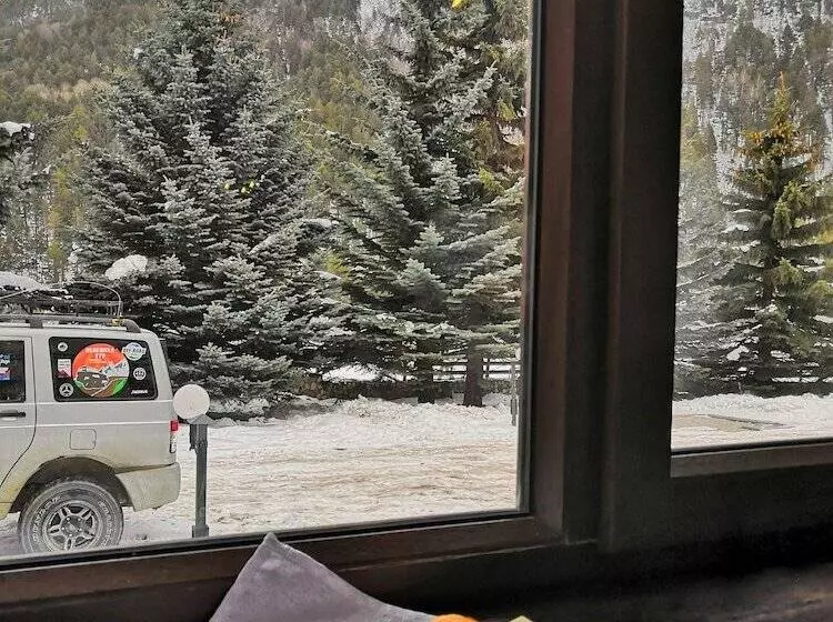 Elbrus Hiloft Hostel