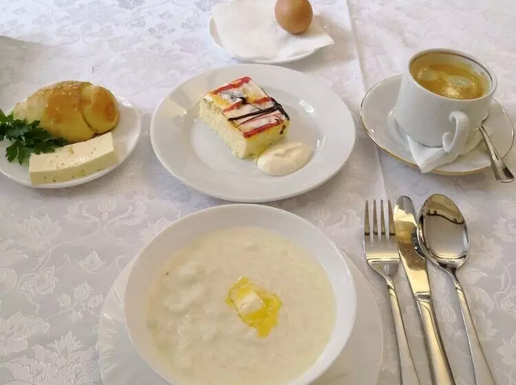 Elbrus Hiloft Hostel