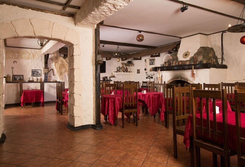 Elbrus Hiloft Hostel