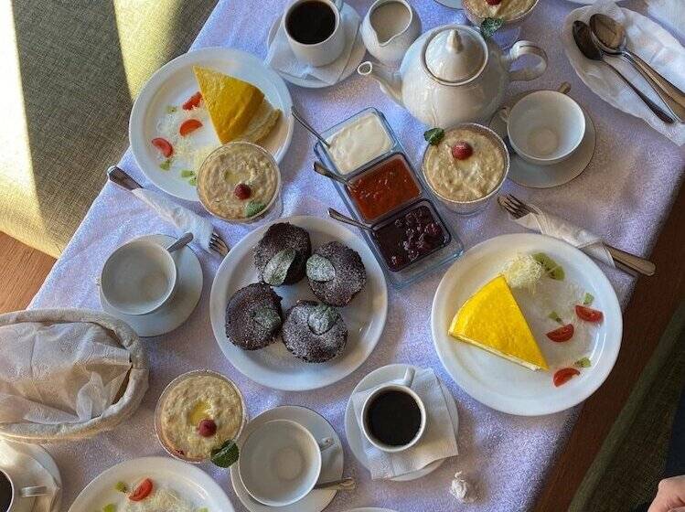 Elbrus Hiloft Hostel