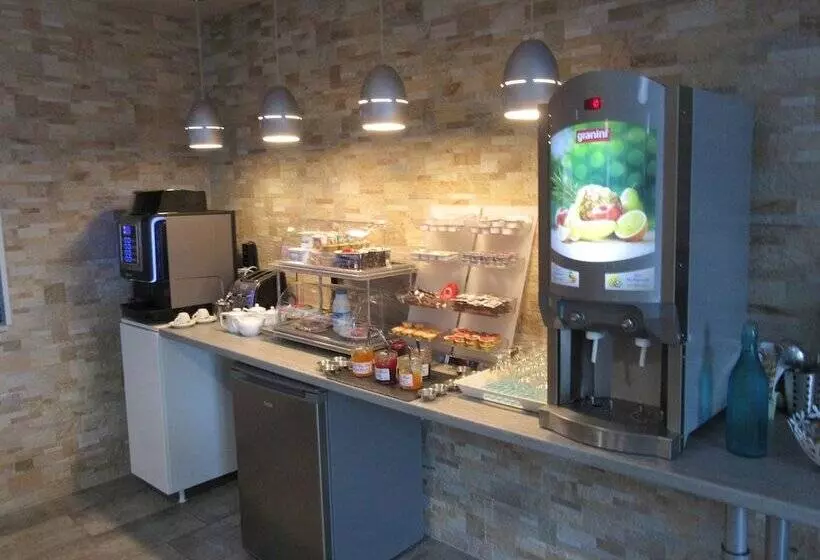 Отель De France