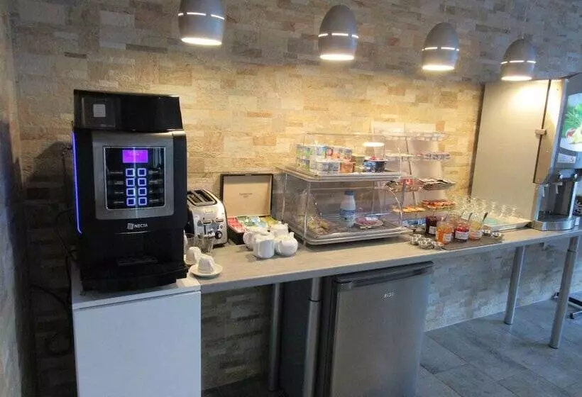 Отель De France