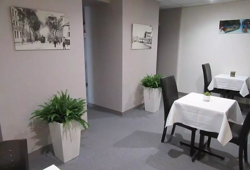 Отель De France